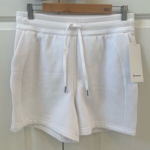 LuluLemon Scuba Shorts NWT White sz8 HR 5”
